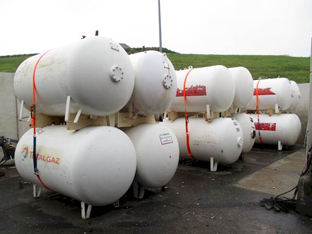 Semi-reboque cisterna LPG / GAS GASTANK 2700 LITER: foto 4