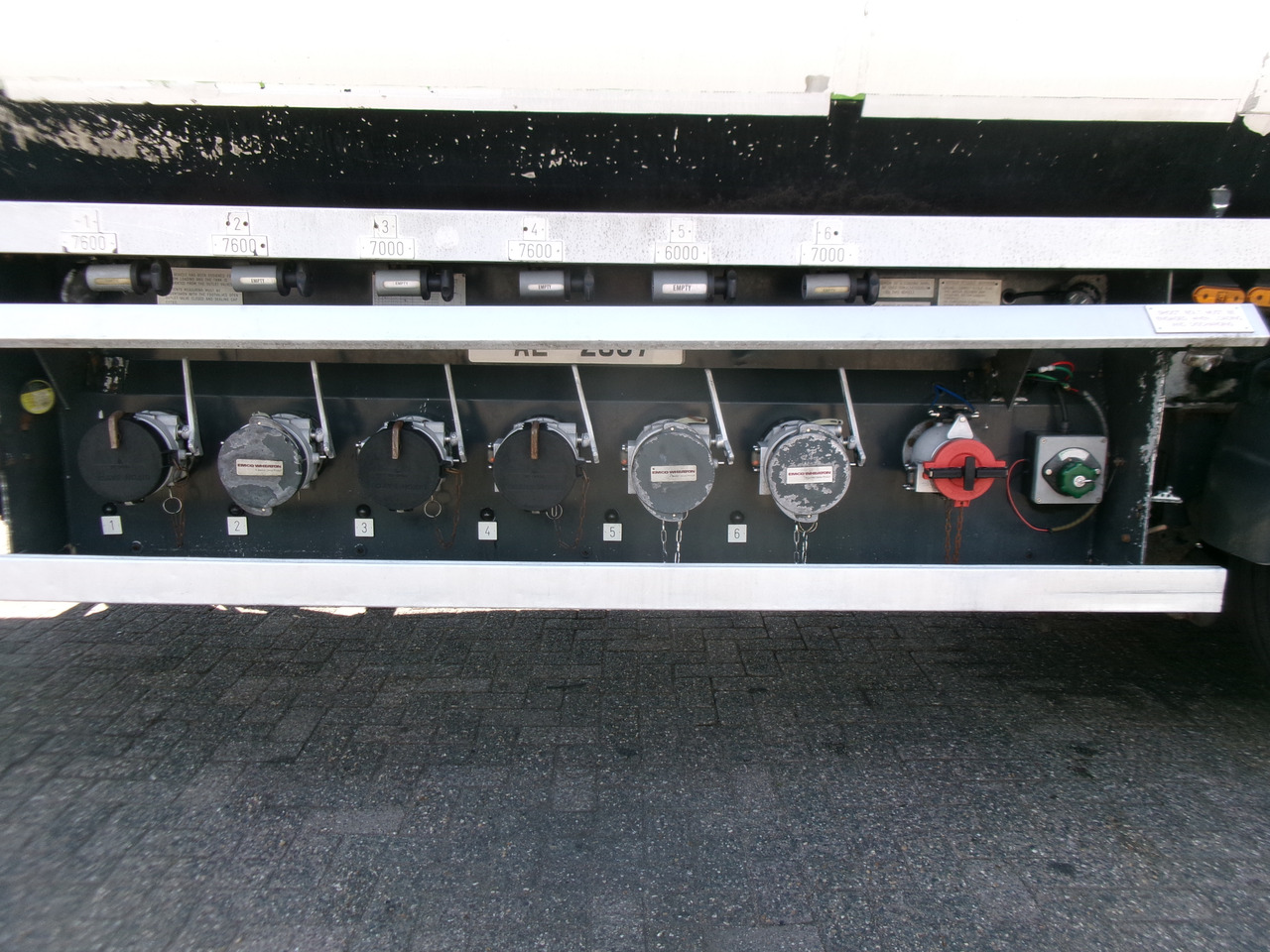 Semi-reboque cisterna para transporte de combustível Lakeland Fuel tank alu 42.8 m3 / 6 comp + pump: foto 6