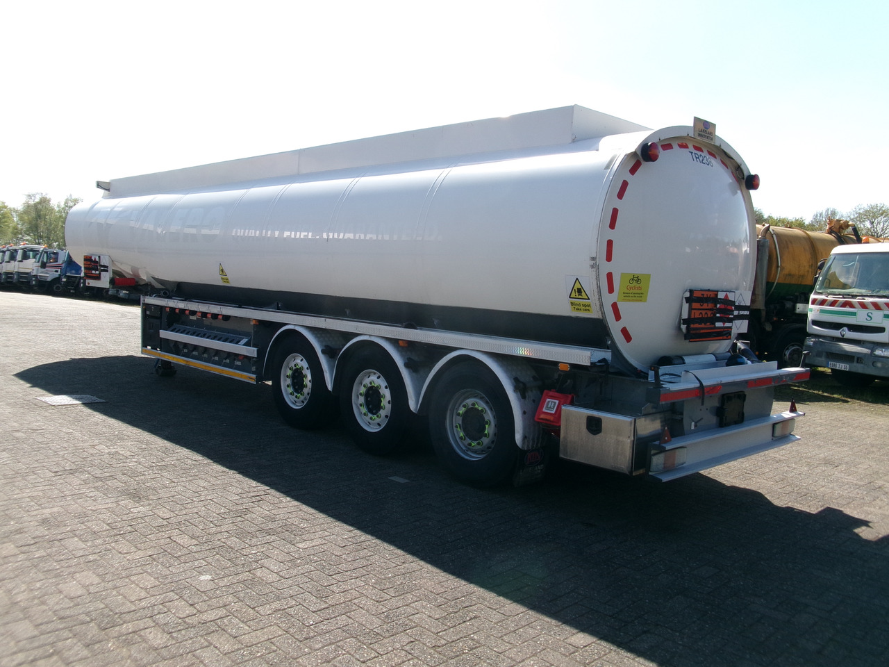 Locação financeira de Lakeland Tankers Fuel tank alu 42.8 m3 / 6 comp + pump Lakeland Tankers Fuel tank alu 42.8 m3 / 6 comp + pump: foto 3