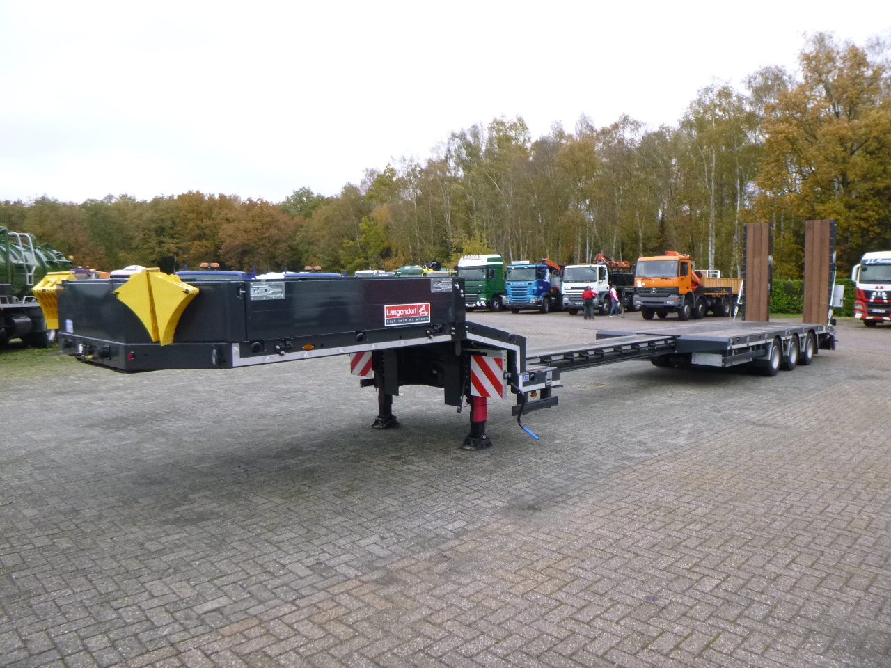 Semi-reboque baixa novo Langendorf 3-axle semi-lowbed trailer 48T ext. 13.5 m + ramps: foto 15