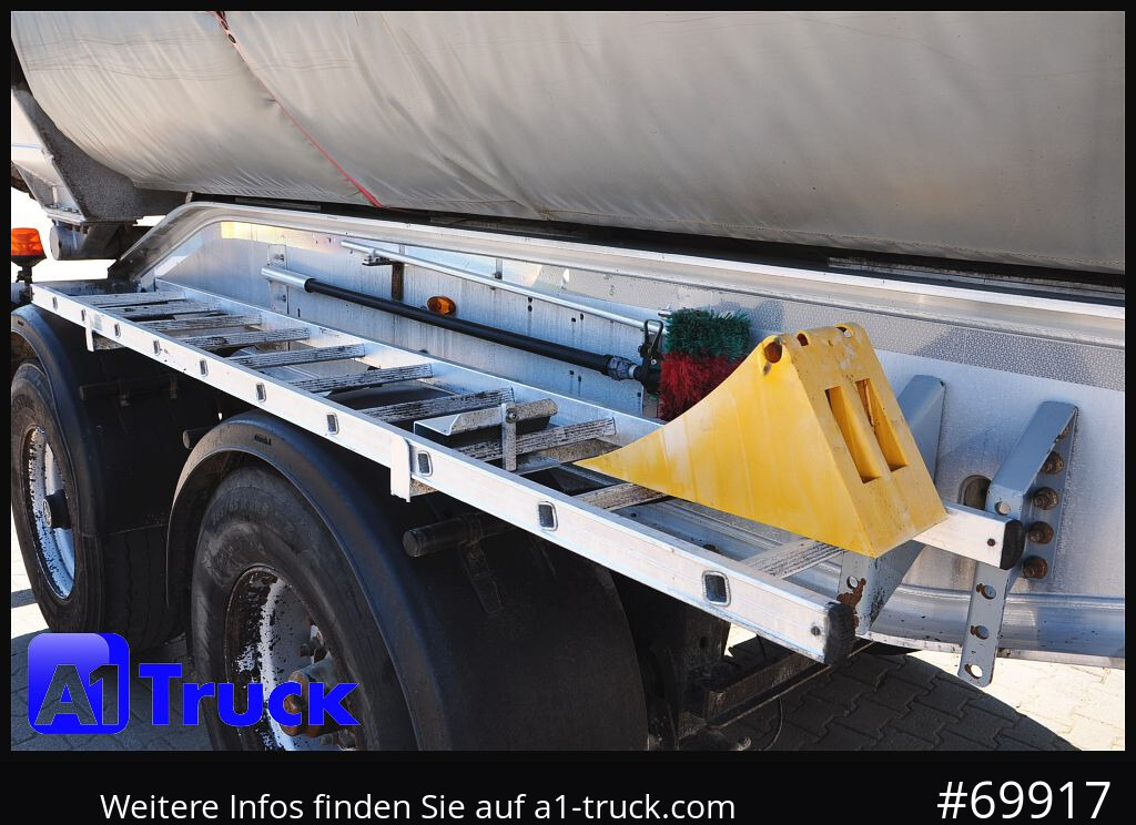 Semi-reboque basculante SCHWARZMUELLER Alu, Isoliert,Lift, 4450Kg.