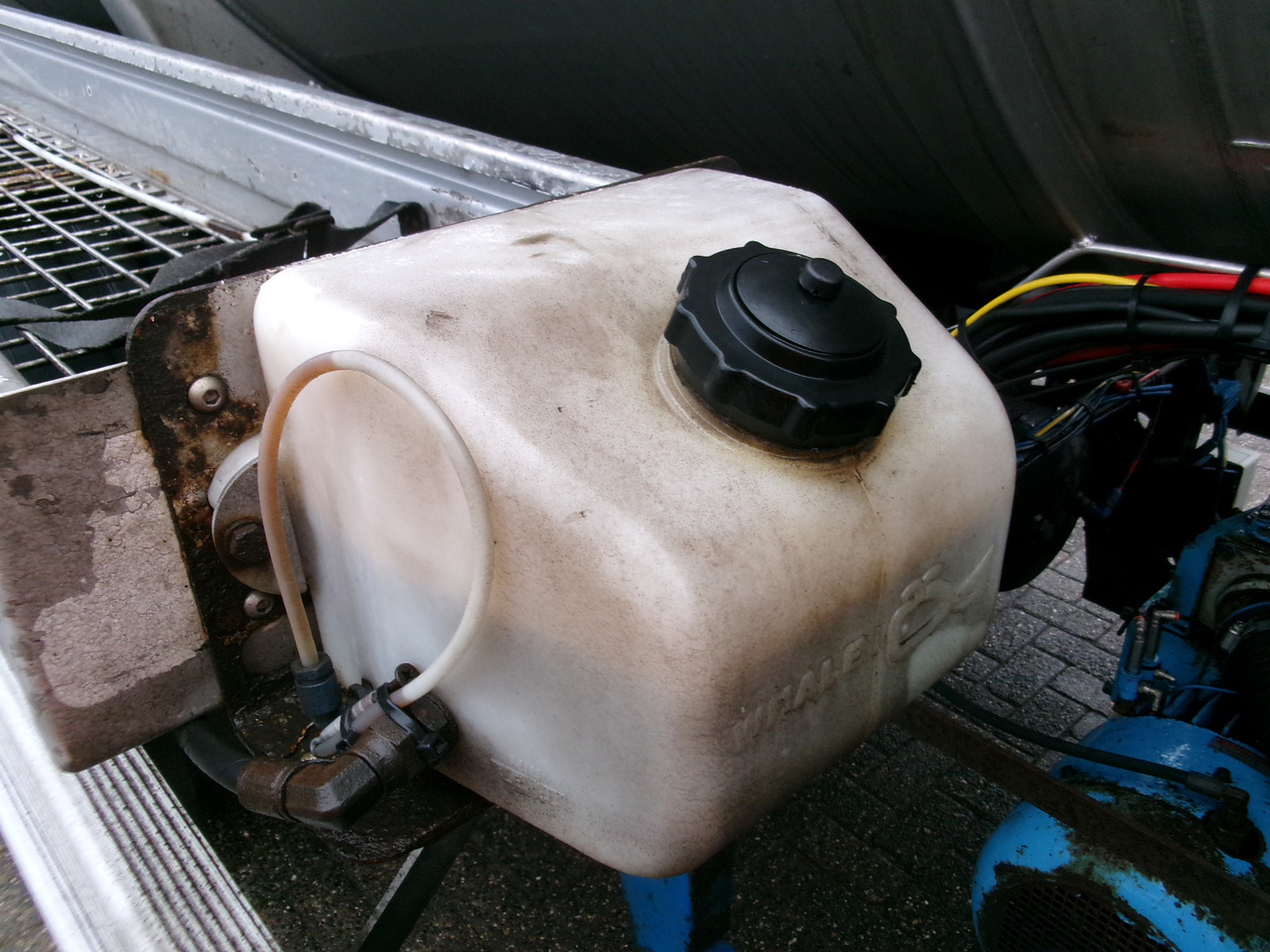 Semi-reboque silo Whale Vacuum tank inox 30 m3 / 1 comp + pump: foto 15