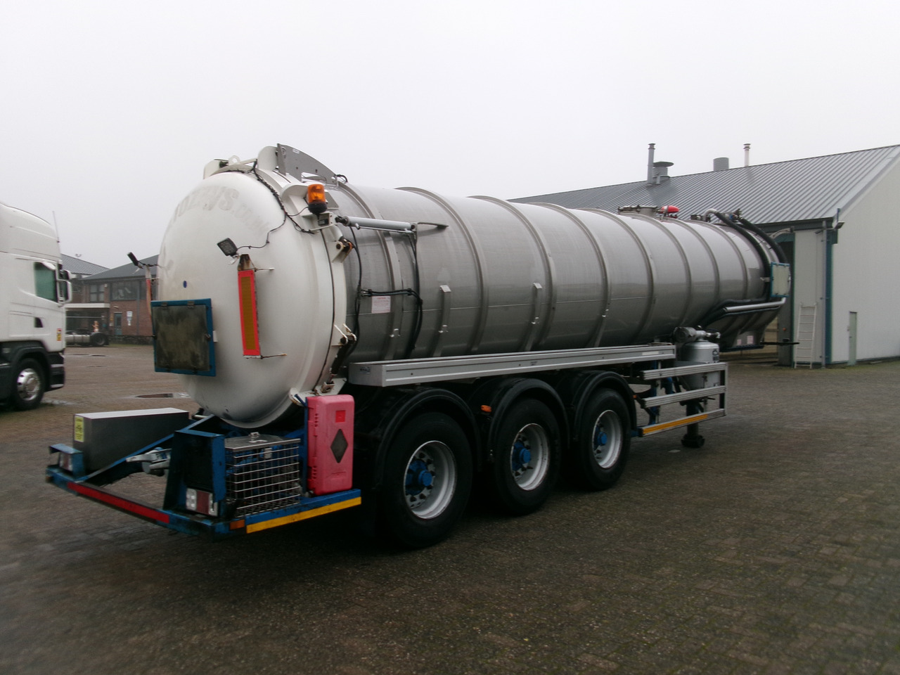 Semi-reboque silo Whale Vacuum tank inox 30 m3 / 1 comp + pump: foto 3