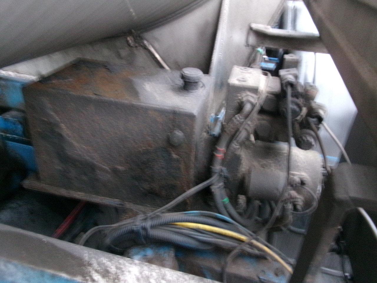 Semi-reboque silo Whale Vacuum tank inox 30 m3 / 1 comp + pump: foto 16