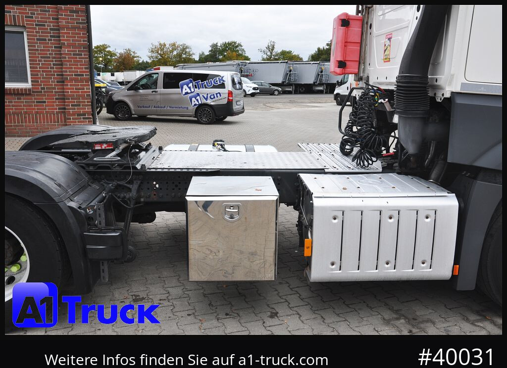 Tractor MERCEDES-BENZ 1843 StreamSpace GGVS ADR FL AT