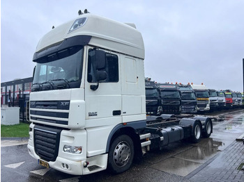 Camião transportador de contêineres/ Caixa móvel DAF XF 105 410