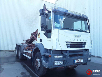 Camião transportador de contêineres/ Caixa móvel IVECO Trakker
