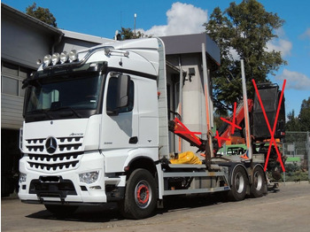 Camião de transporte de madeira MERCEDES-BENZ Arocs