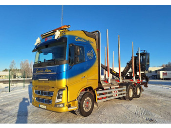Camião de transporte de madeira VOLVO FH16