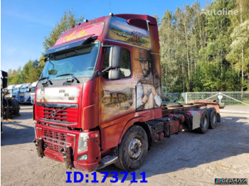 Camião de transporte de madeira VOLVO FH16 700