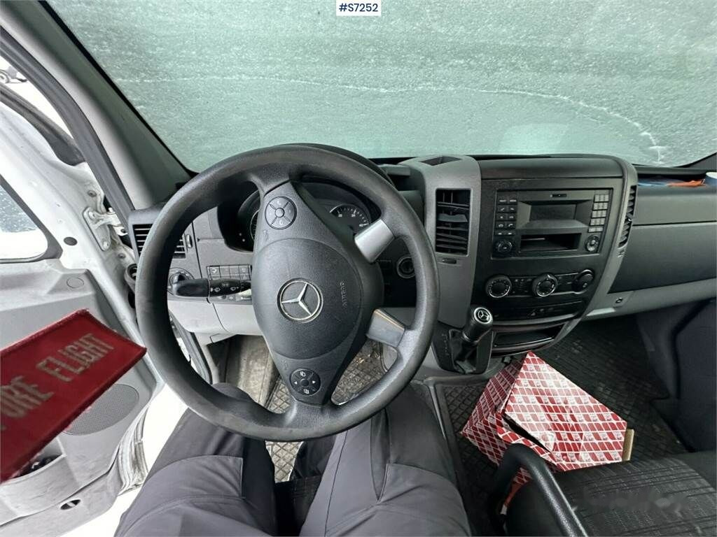 Carrinha de contentor Mercedes-Benz Sprinter box truck with Tailgate lift: foto 35