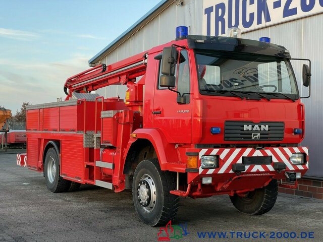 Carro de bombeiro MAN 18.280 4x4 Feuerwehr 25m Höhe Rettungskorb: foto 8