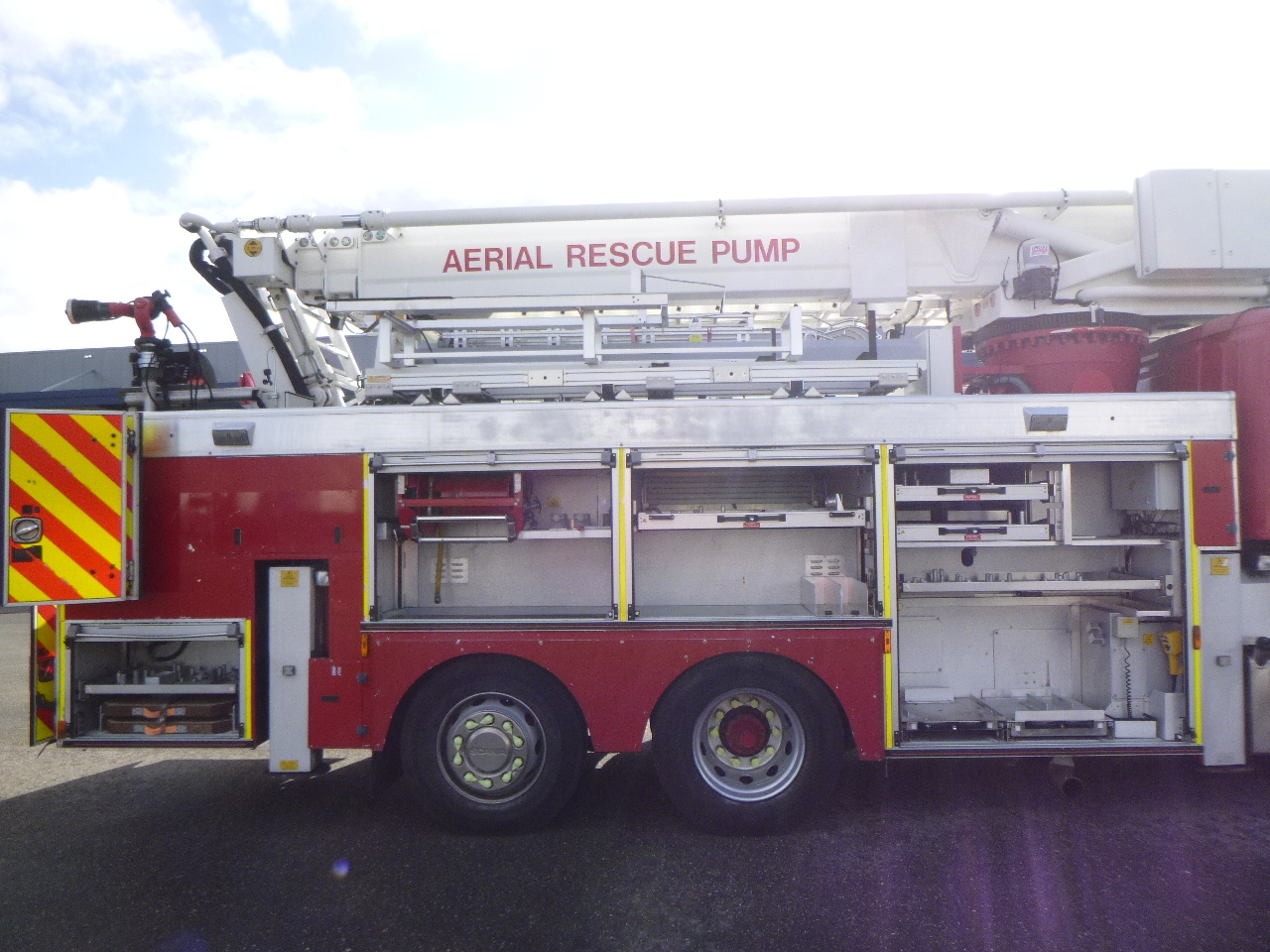 Carro de bombeiro Scania P310 6x2 RHD fire truck + pump, ladder & manlift: foto 13