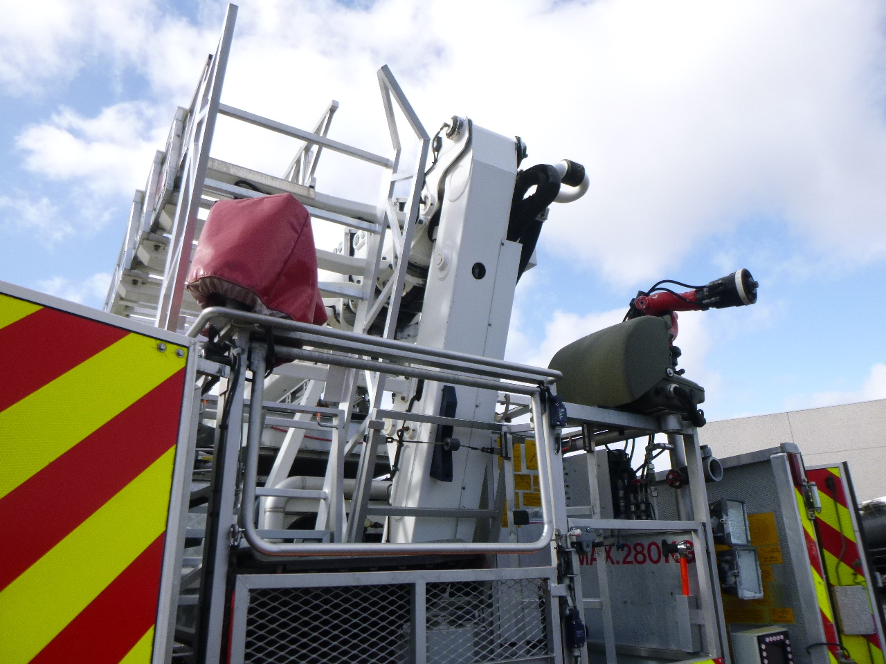 Carro de bombeiro Scania P310 6x2 RHD fire truck + pump, ladder & manlift: foto 27