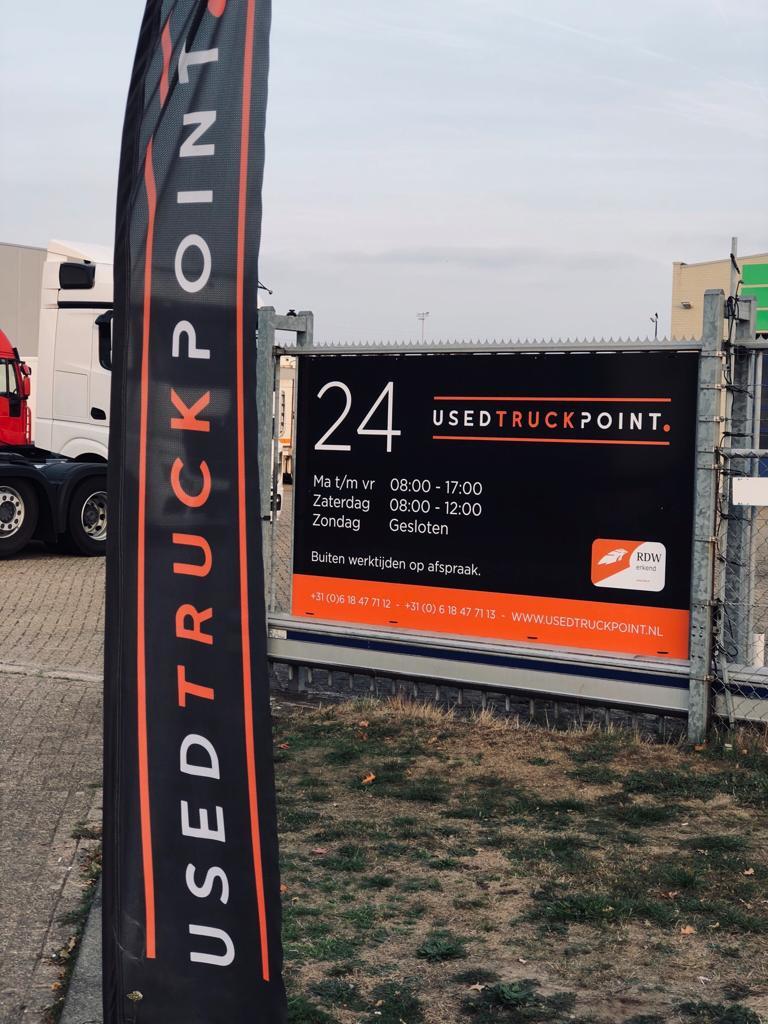 Used Truck Point BV - Tractores VOLVO undefined: foto 4