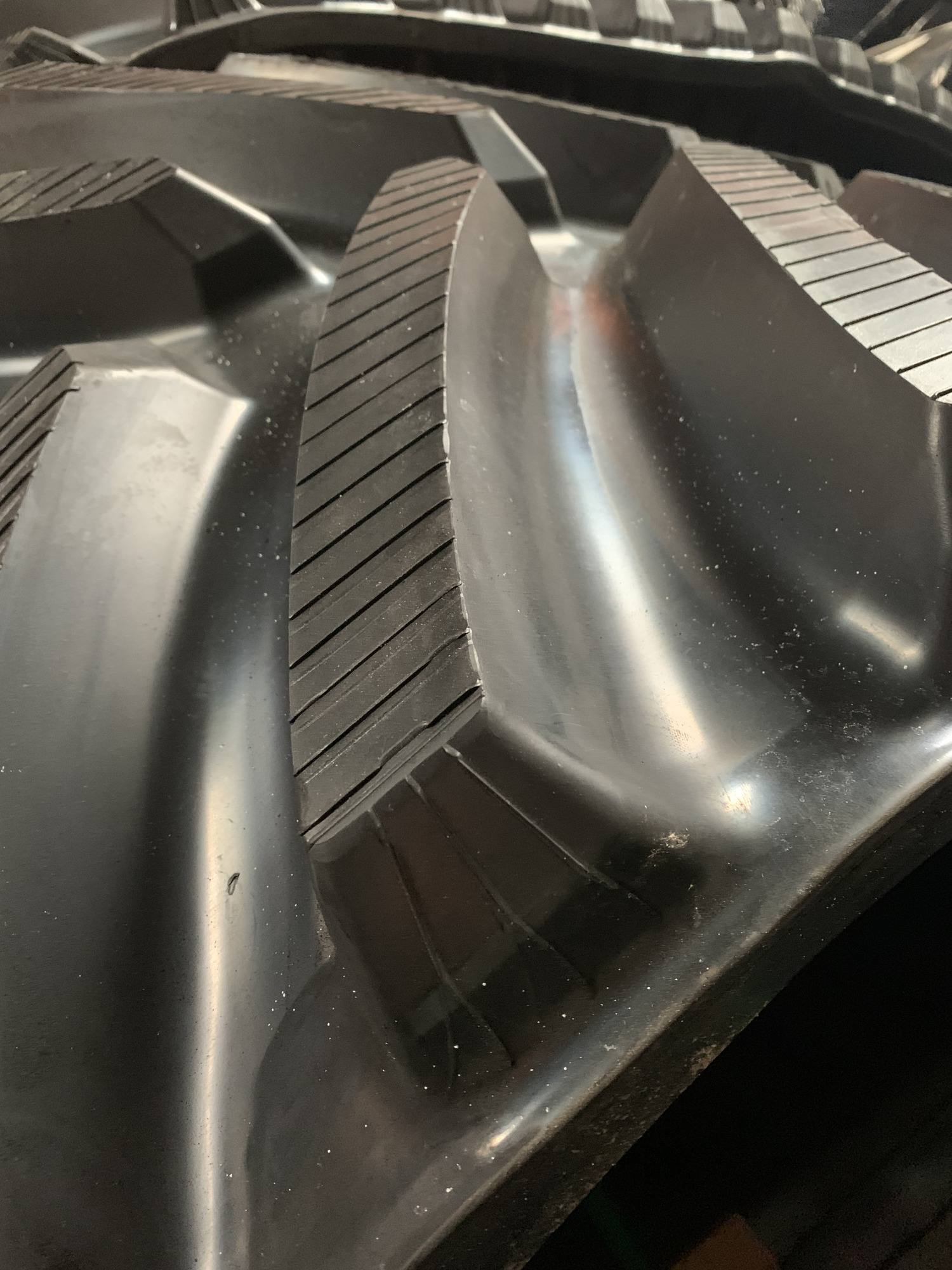 LEACH LEWIS RUBBER TRACKS LIMITED - Peças de reposição CASE undefined: foto 3