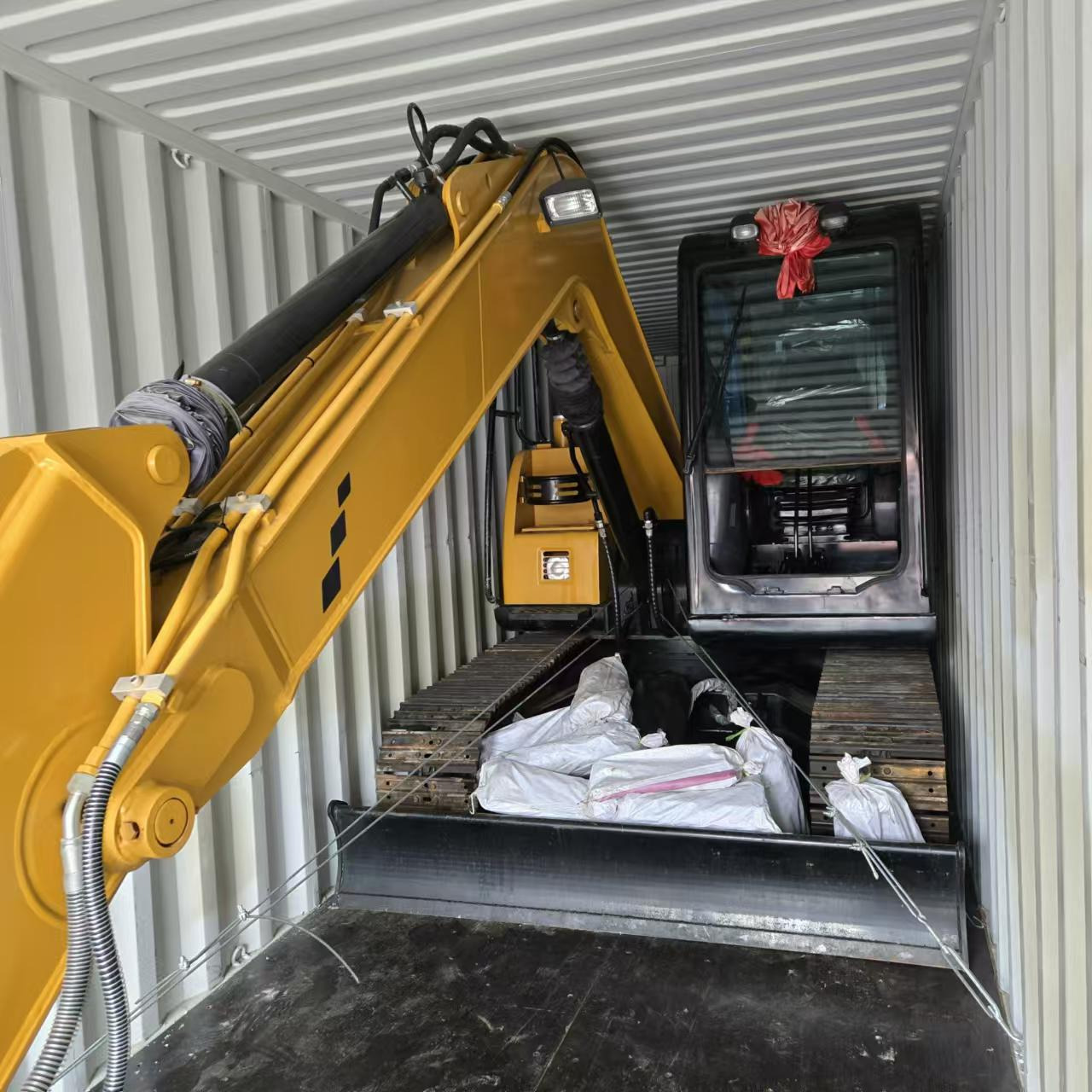 Toaks International Trading Company - Camiões SINOTRUK - Ano: 2017, Euro 4, ar condicionado undefined: foto 16