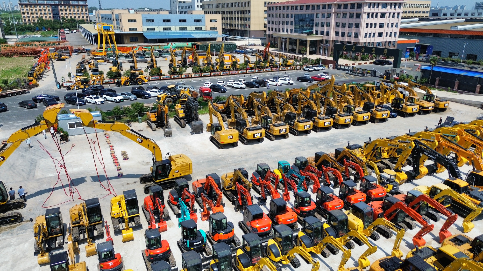 Toaks International Trading Company - Camiões SINOTRUK - Ano: 2017, Euro 4, ar condicionado undefined: foto 2