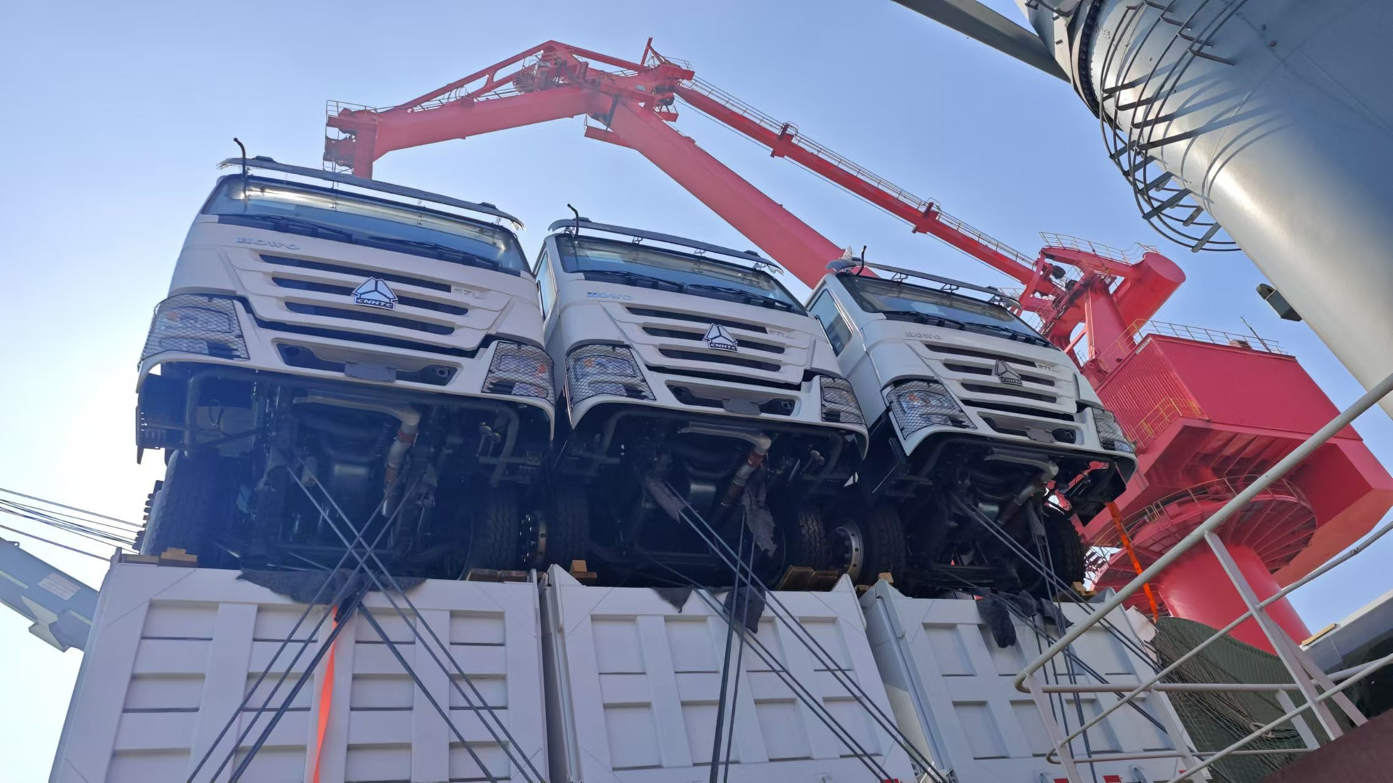 Toaks International Trading Company - Camiões SINOTRUK - Ano: 2017, Euro 4, ar condicionado undefined: foto 18