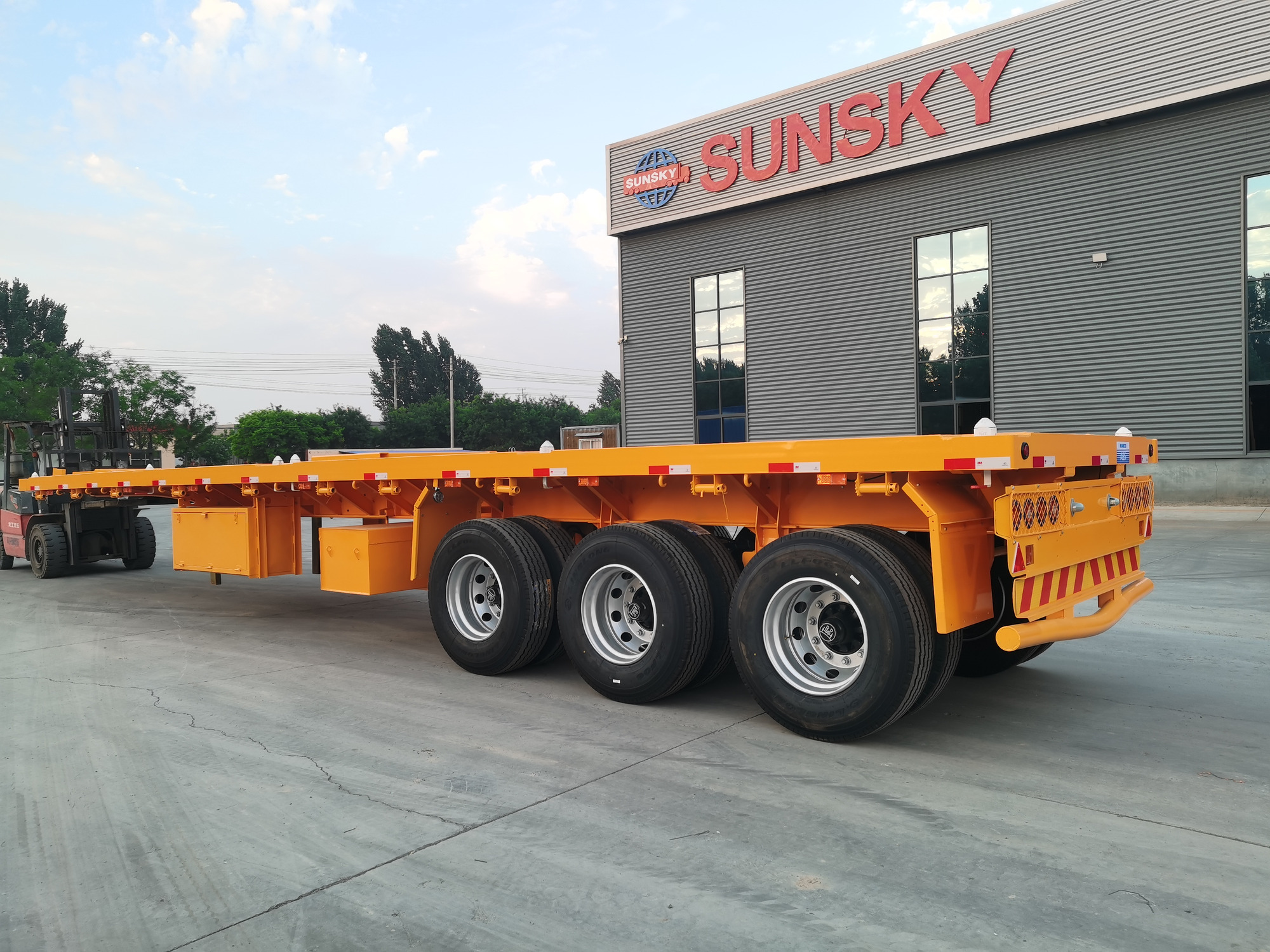 Xiamen Sunsky Vehicle Co.,Ltd - Tractores SINOTRUK - volante à direita undefined: foto 4