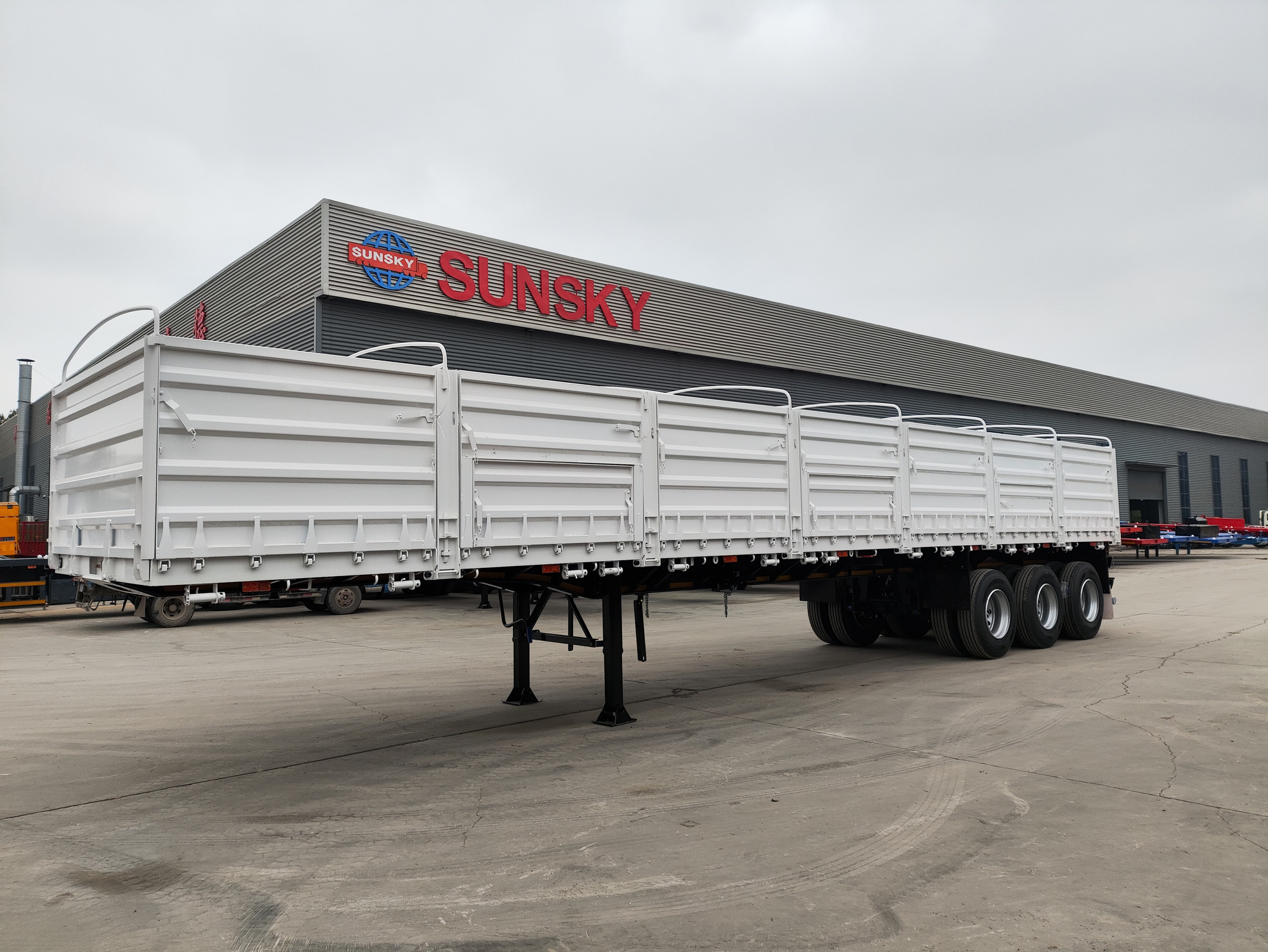 Xiamen Sunsky Vehicle Co.,Ltd - Tractores SINOTRUK - volante à direita undefined: foto 12