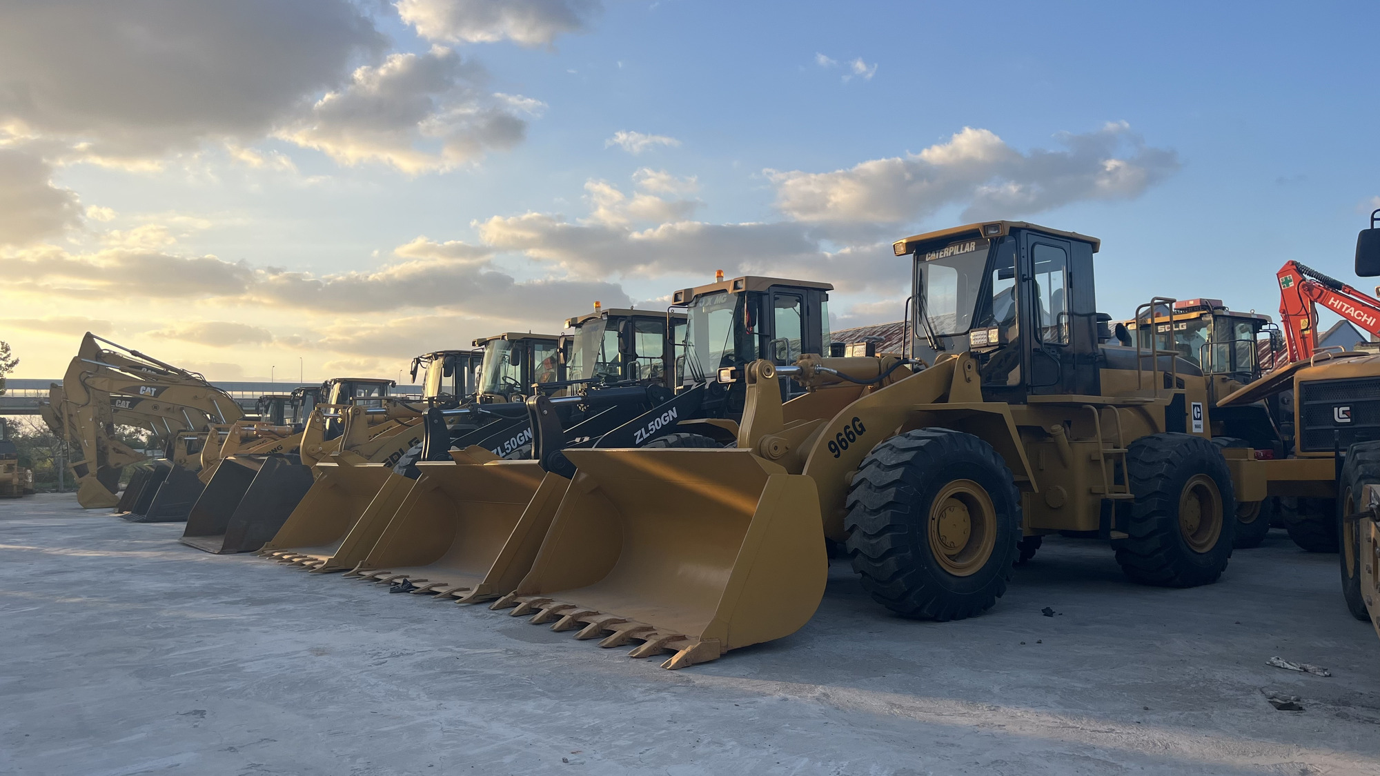 Sunight Development Company Limited - Tractores SHACMAN undefined: foto 20