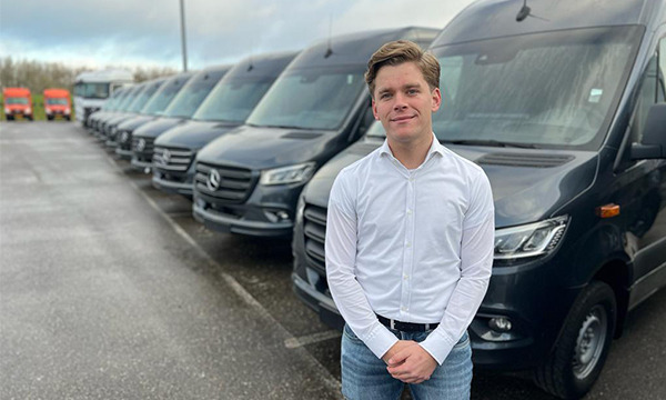 Busvan - Veículos comerciais - Ano: 2023, caixa de velocidades: automática undefined: foto 4