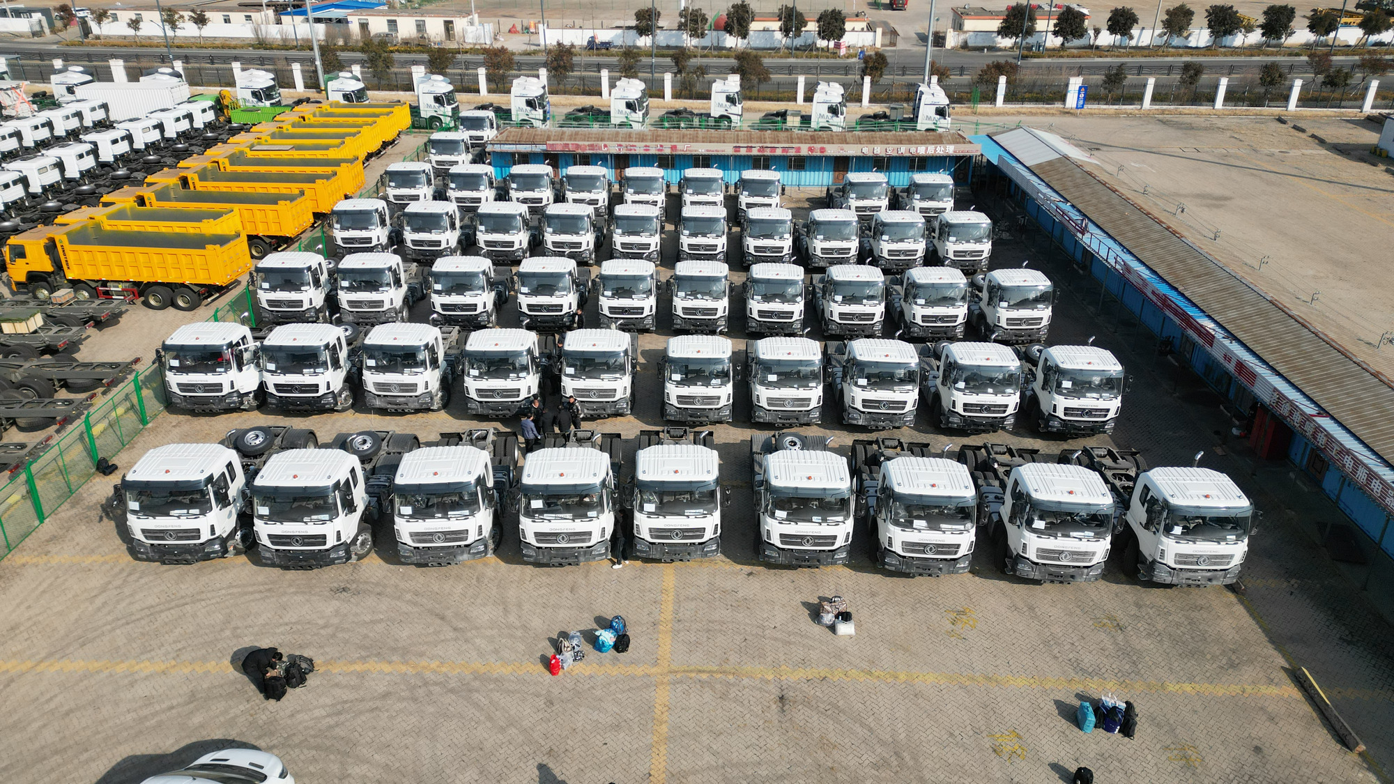 Qingdao Higher Weight Trade Co. LTD - Camiões - novo, volante à direita undefined: foto 1