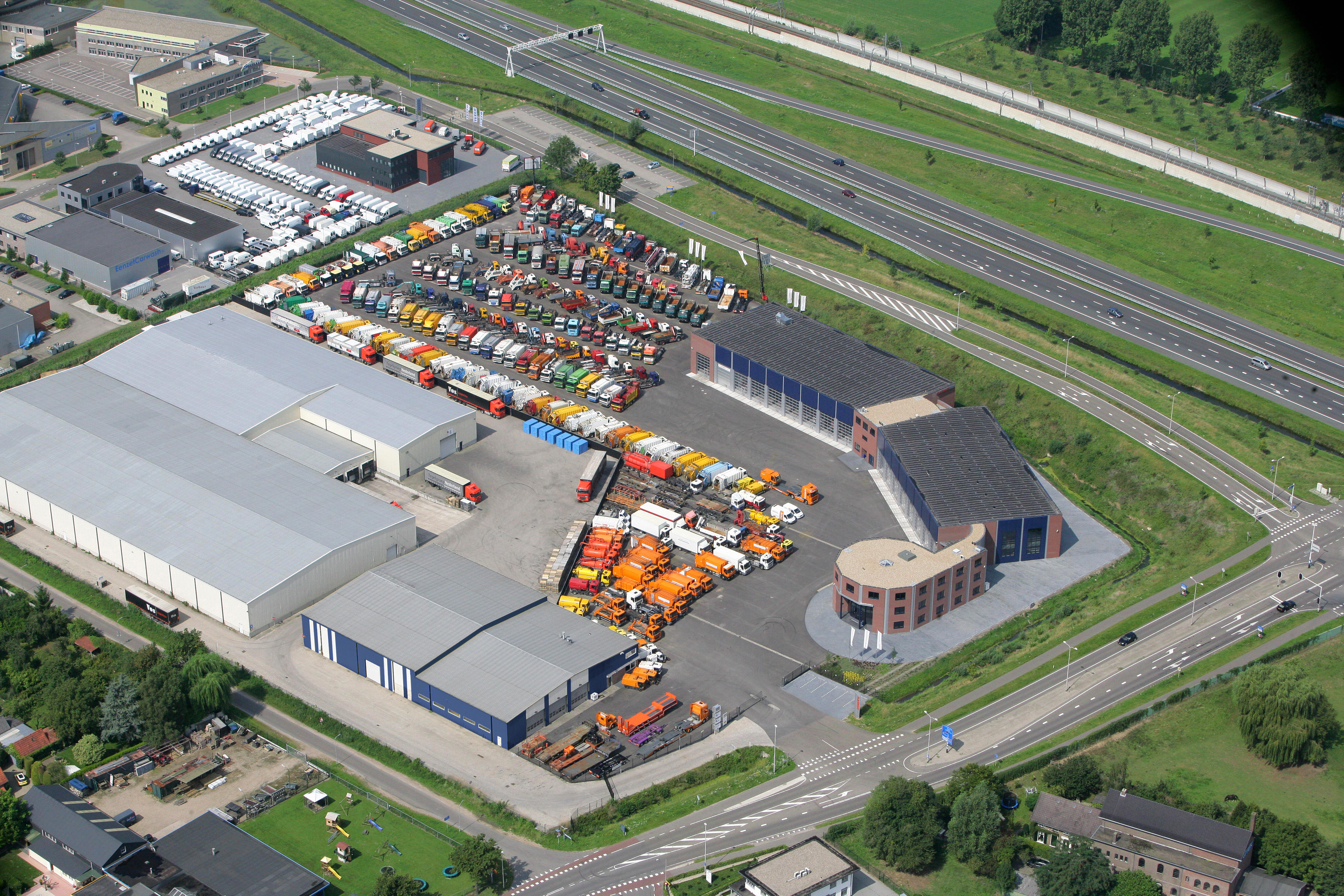 CLEAN MAT TRUCKS B.V. - Máquinas de construção SCANIA P - 8x4, 4-eixo undefined: foto 1