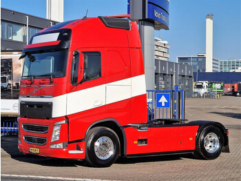 Tractor Volvo FH: foto 1