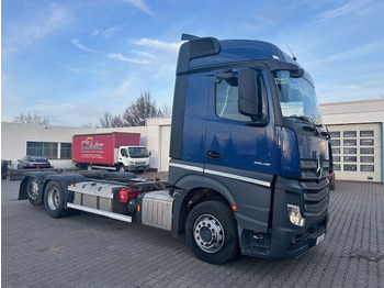 Camião transportador de contêineres/ Caixa móvel MERCEDES-BENZ