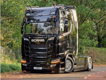 Tractor novo Scania 590S V8 NGS Highline 4x2 - New show truck - Full spec - Retarder - Leather - Full air - BUFFL: foto 2 Tractor novo Scania 590S V8 NGS Highline 4x2 - New show truck - Full spec - Retarder - Leather - Full air - BUFFL: foto 2