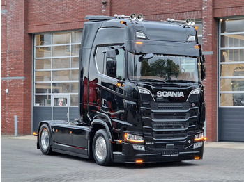 Tractor novo Scania 590S V8 NGS Highline 4x2 - New show truck - Full spec - Retarder - Leather - Full air - BUFFL: foto 3 Tractor novo Scania 590S V8 NGS Highline 4x2 - New show truck - Full spec - Retarder - Leather - Full air - BUFFL: foto 3