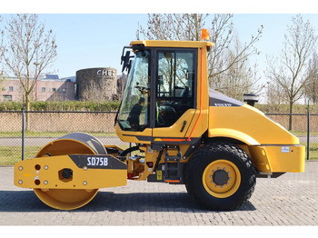 Rolo combinado VOLVO SD75B