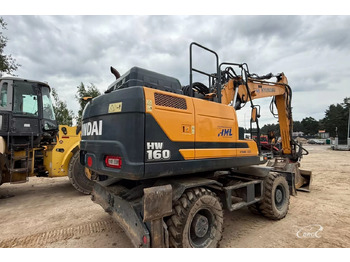 Escavadeira de rodas HYUNDAI