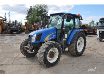 Trator NEW HOLLAND T5000