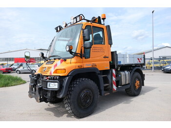 Camião de caixa aberta/ Plataforma UNIMOG U400