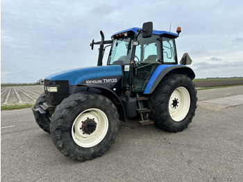 Trator NEW HOLLAND TM135