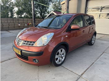 Automóvel NISSAN