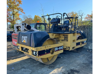 Compactador de asfalto CATERPILLAR