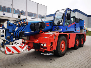 Grua móvel DEMAG