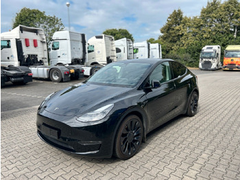 Sedan TESLA