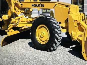 Motoniveladora Komatsu GD530A mit 5-Zahn Heckaufreißer: foto 2