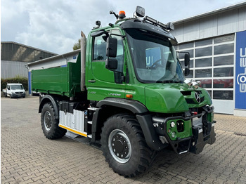Camião basculante UNIMOG
