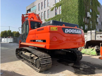 Escavadora de rastos Doosan DX300: foto 1