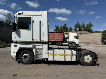 Tractor RENAULT Magnum 440