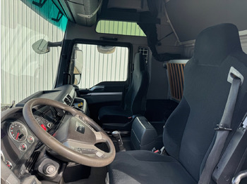 Fotografia de interior 1: Tractor MAN TGX 41.540 8X4/4 BLS TGX 41.540 8X4/4 BLS, Vorlauflenkachse, Navi, Intarder, Registerkupplung, Schwerlast 160t