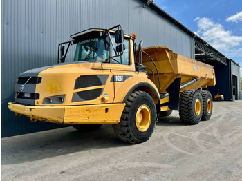 Caminhão articulado VOLVO A25F