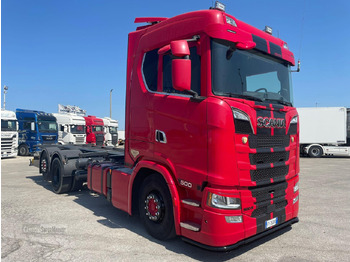 Camião transportador de contêineres/ Caixa móvel SCANIA S 500