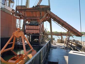 Escavadeira flutuante